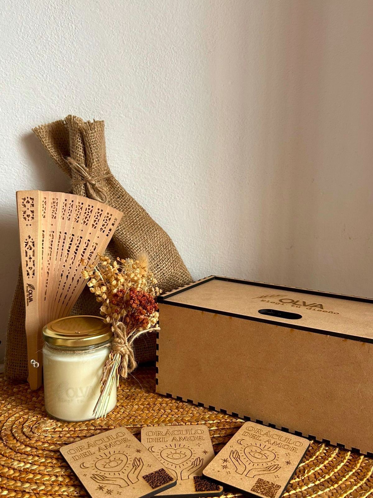 Pack Eternidad OLVA: caja MDF, vela, abanico y Oráculo del Amor